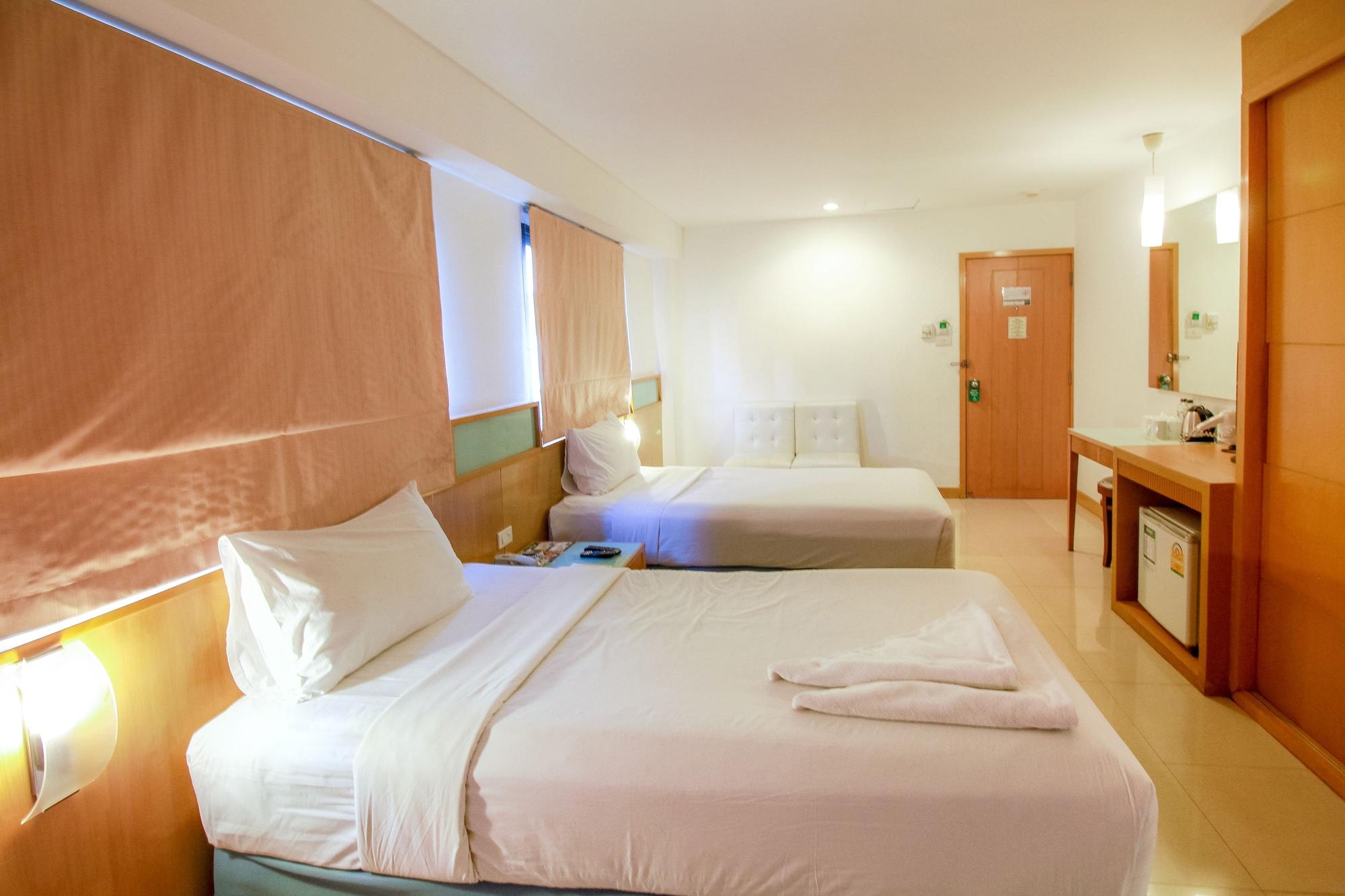 Ten Stars Hotel Bangkok Extérieur photo