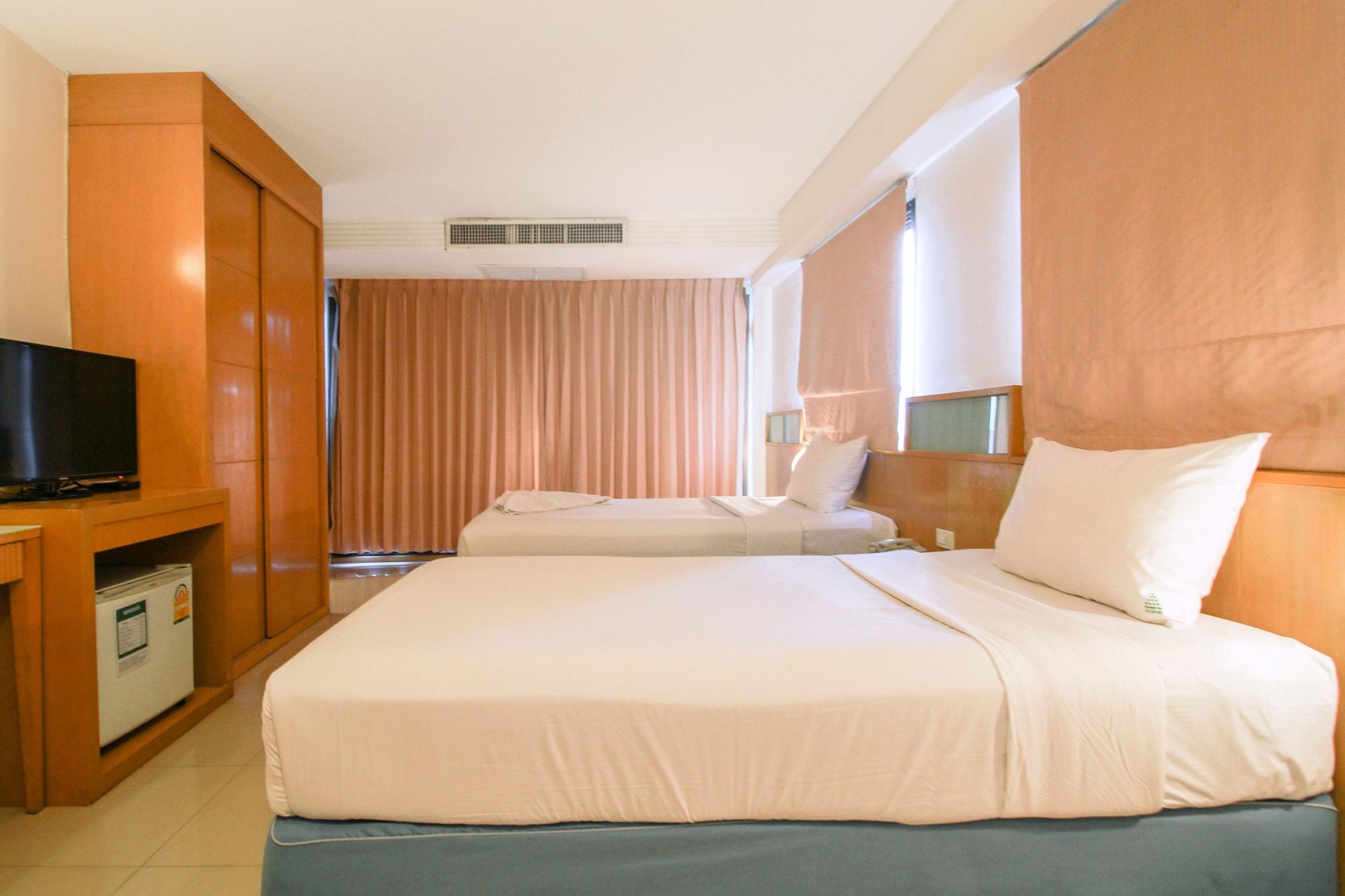 Ten Stars Hotel Bangkok Extérieur photo
