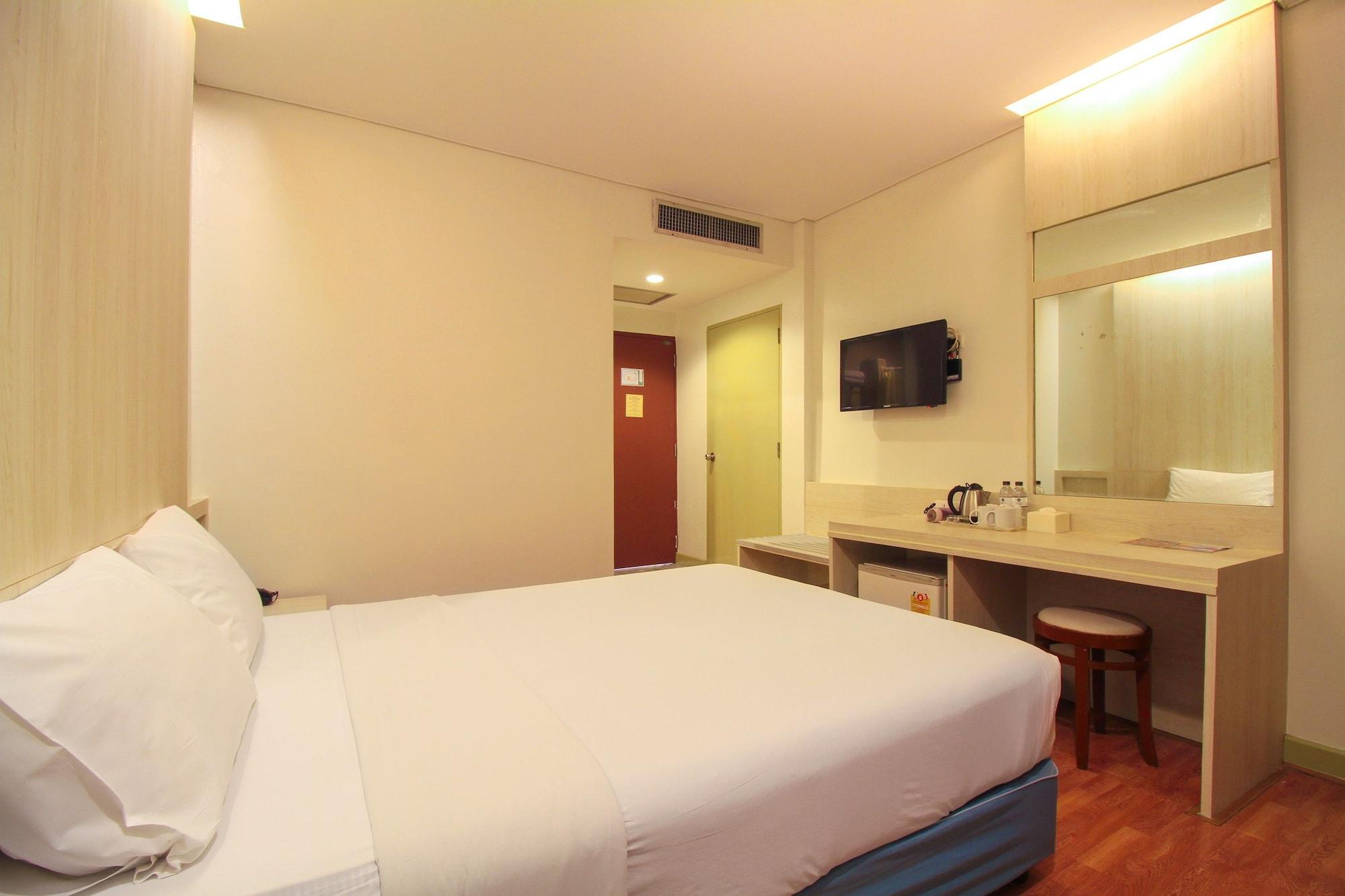 Ten Stars Hotel Bangkok Extérieur photo