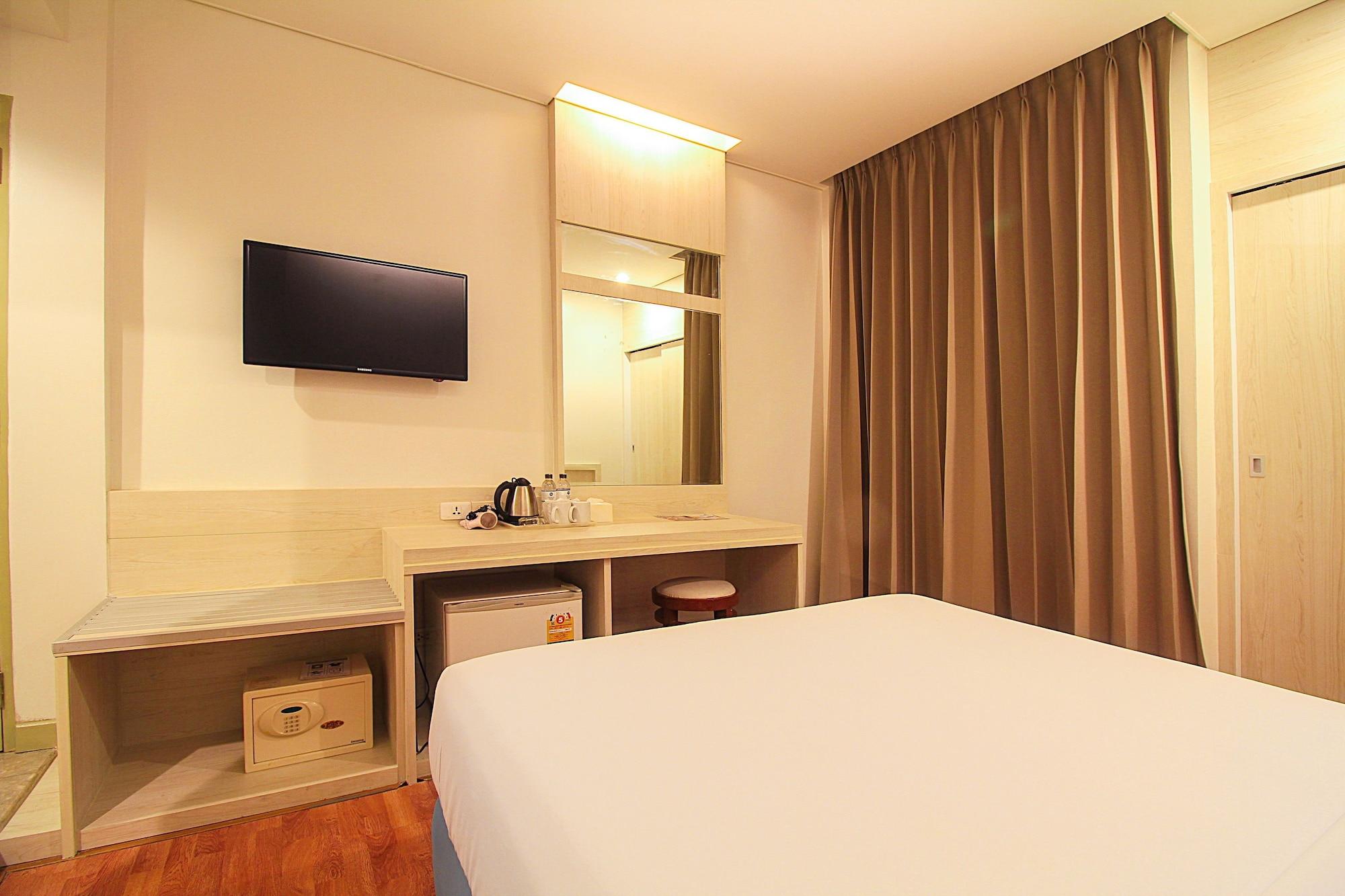 Ten Stars Hotel Bangkok Extérieur photo