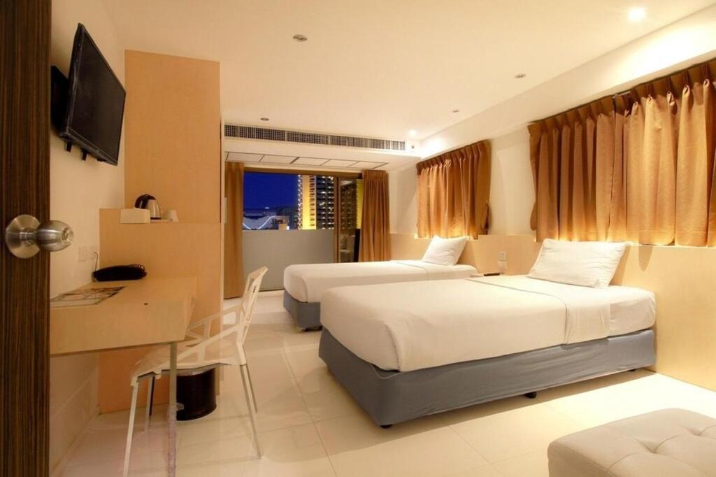 Ten Stars Hotel Bangkok Extérieur photo
