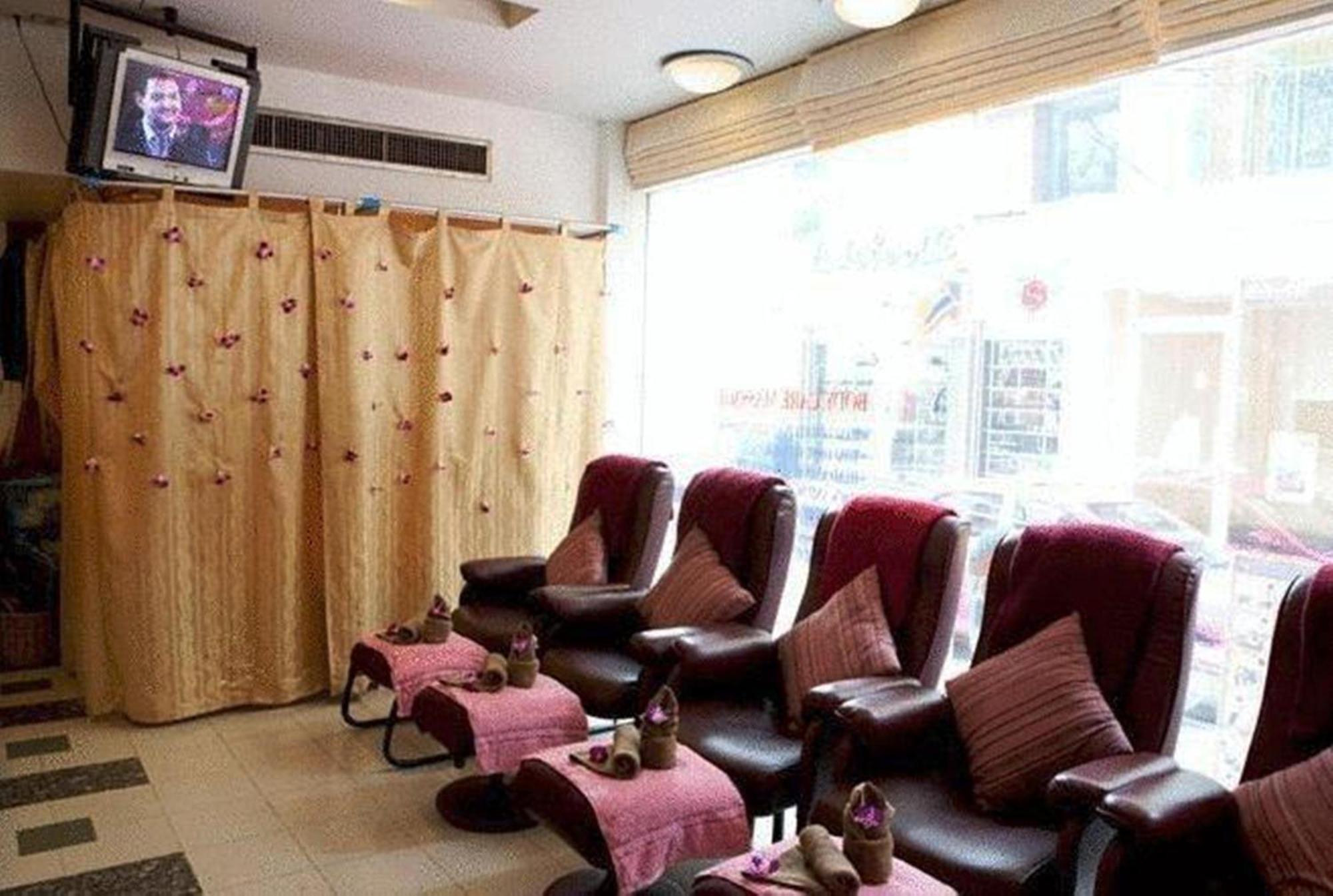 Ten Stars Hotel Bangkok Extérieur photo