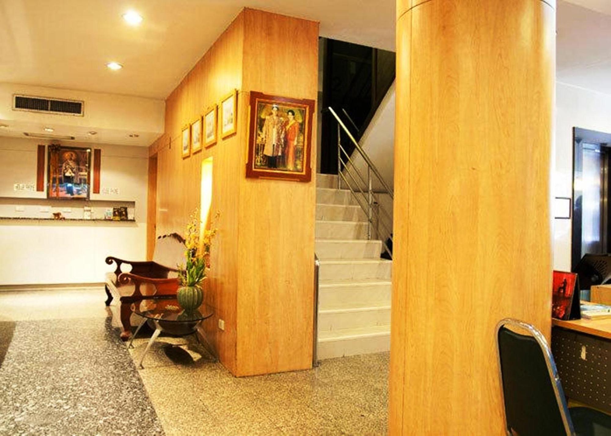 Ten Stars Hotel Bangkok Extérieur photo