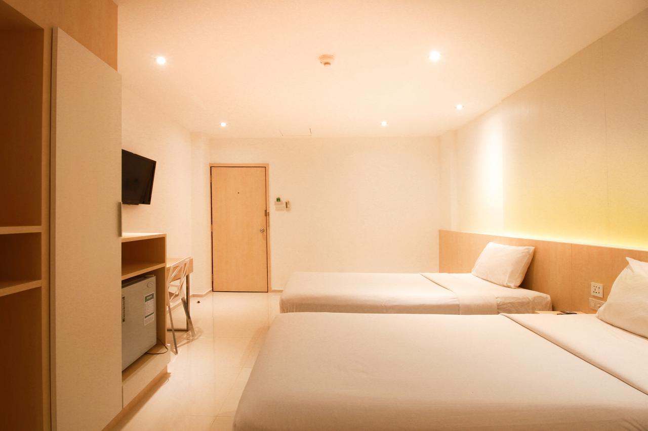 Ten Stars Hotel Bangkok Extérieur photo