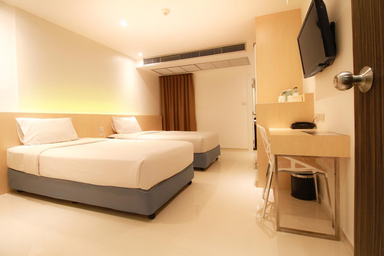 Ten Stars Hotel Bangkok Extérieur photo
