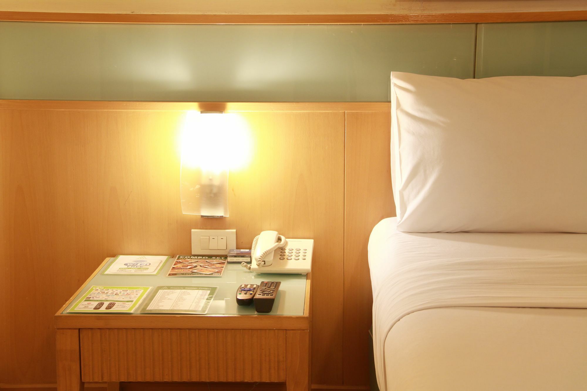 Ten Stars Hotel Bangkok Extérieur photo