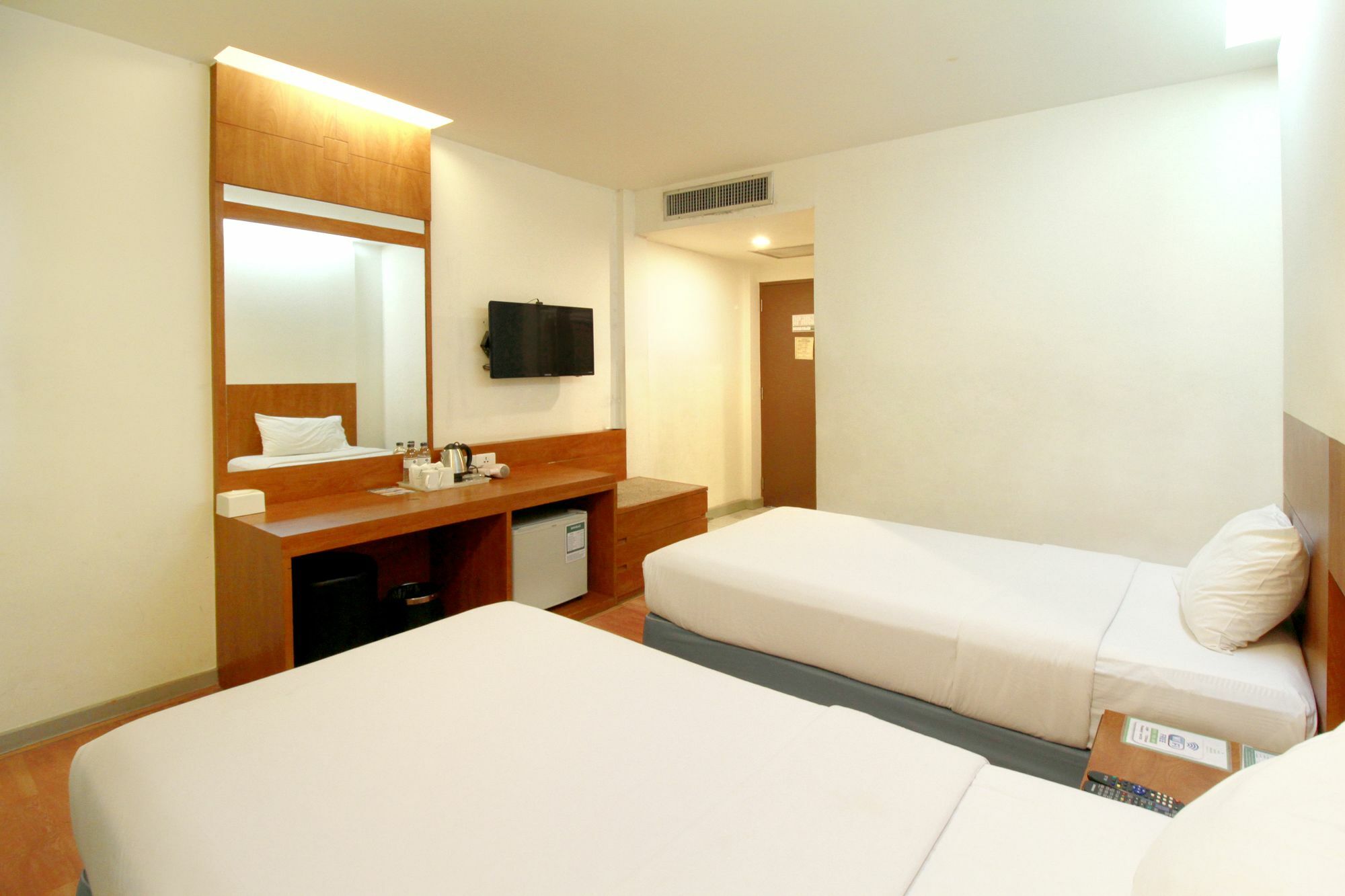 Ten Stars Hotel Bangkok Extérieur photo