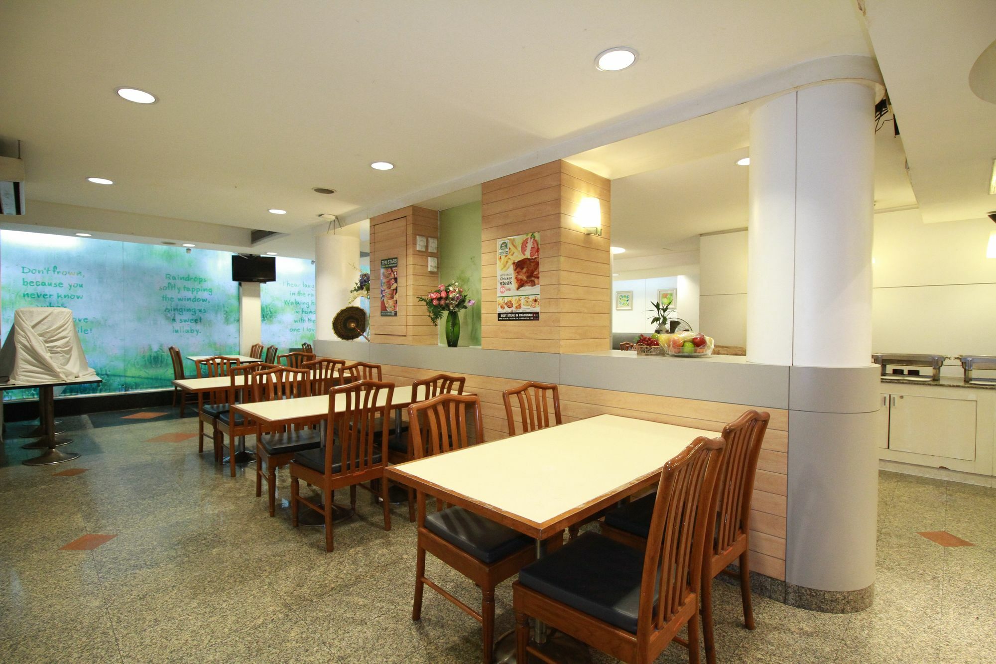 Ten Stars Hotel Bangkok Extérieur photo